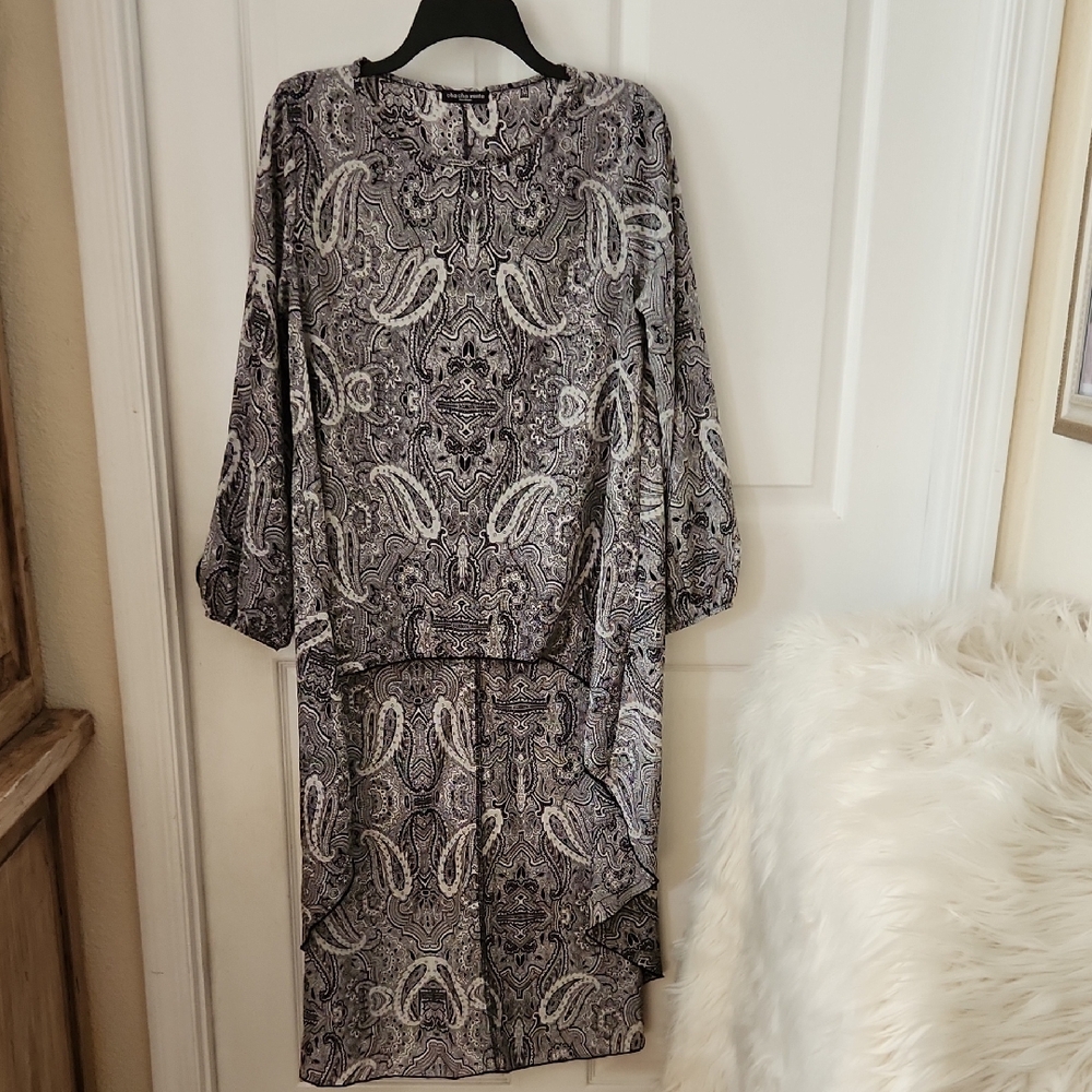Cha Cha Vente Black and White Paisley Hi Lo Blouse Sz M